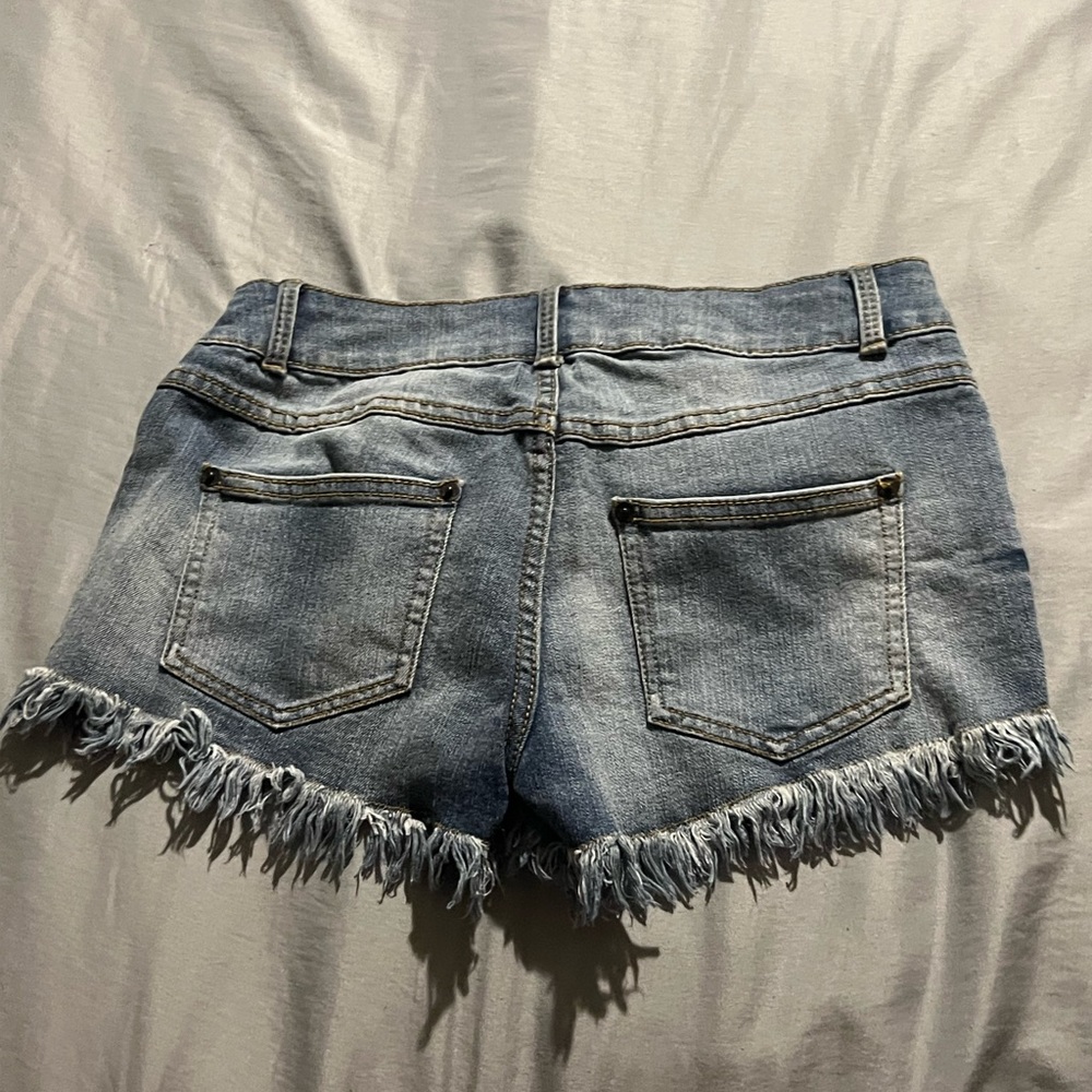 Shorts - Picture 3 of 3